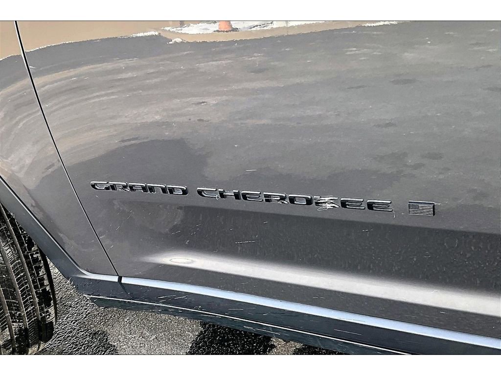 Certified 2024 Jeep Grand Cherokee L Laredo image 9