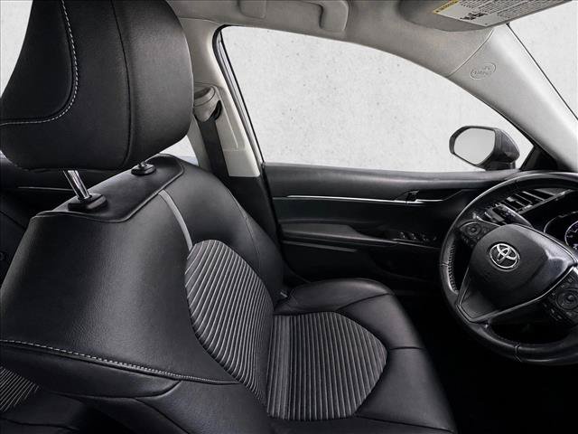 Used 2020 Toyota Camry SE FWD image 16