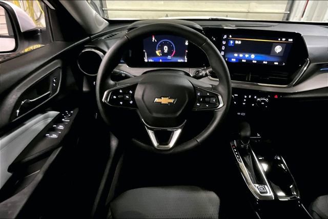 Certified 2024 Chevrolet Trax LT w/ Driver Confidence Package FWD image 18