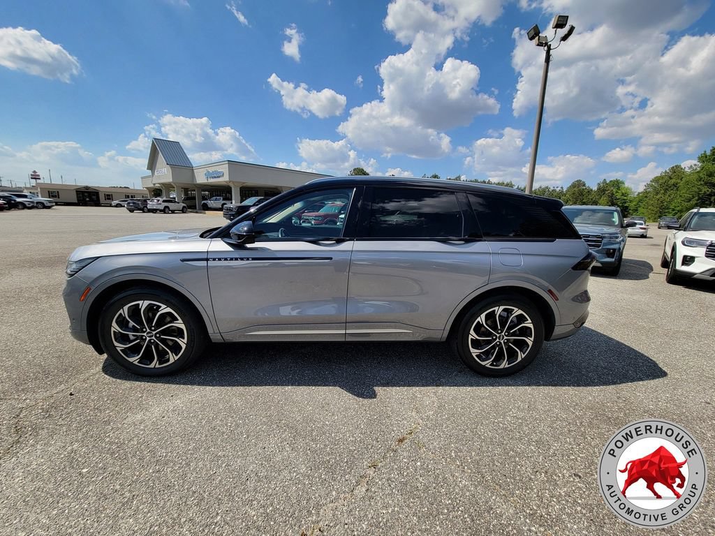 Used 2024 Lincoln Nautilus Reserve AWD/4WD image 2