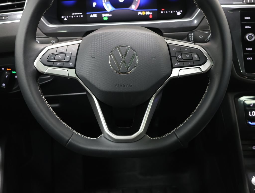 Used 2024 Volkswagen Tiguan SE w/ Panoramic Sunroof Package AWD/4WD image 17