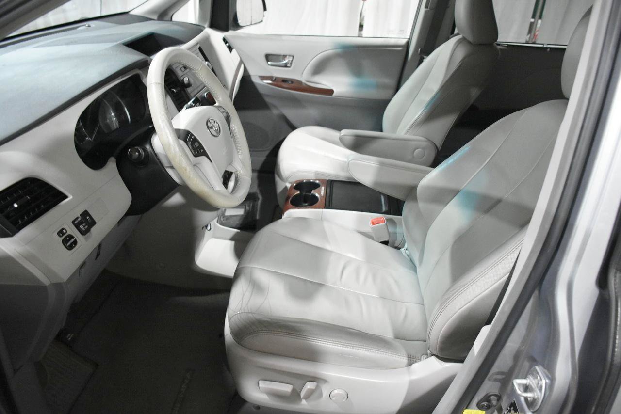 Used 2012 Toyota Sienna XLE FWD image 34