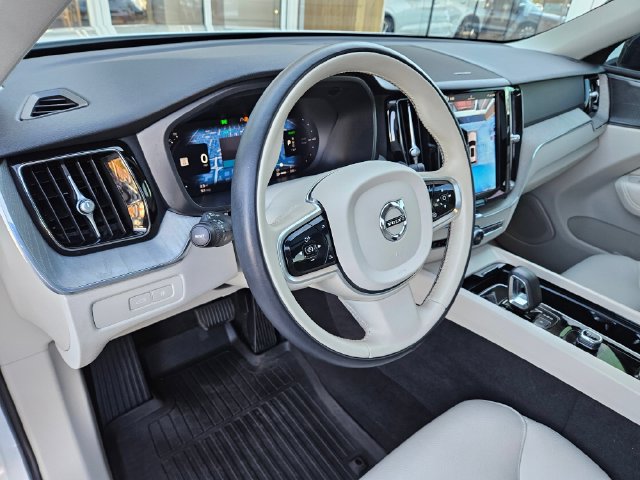 Certified 2024 Volvo XC60 T8 Plus w/ Protection Package Premier AWD/4WD image 19