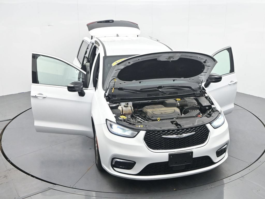 Used 2025 Chrysler Pacifica Select FWD image 40