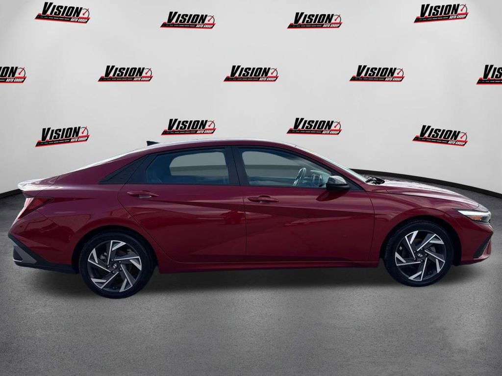 Certified 2025 Hyundai Elantra Sport FWD image 4