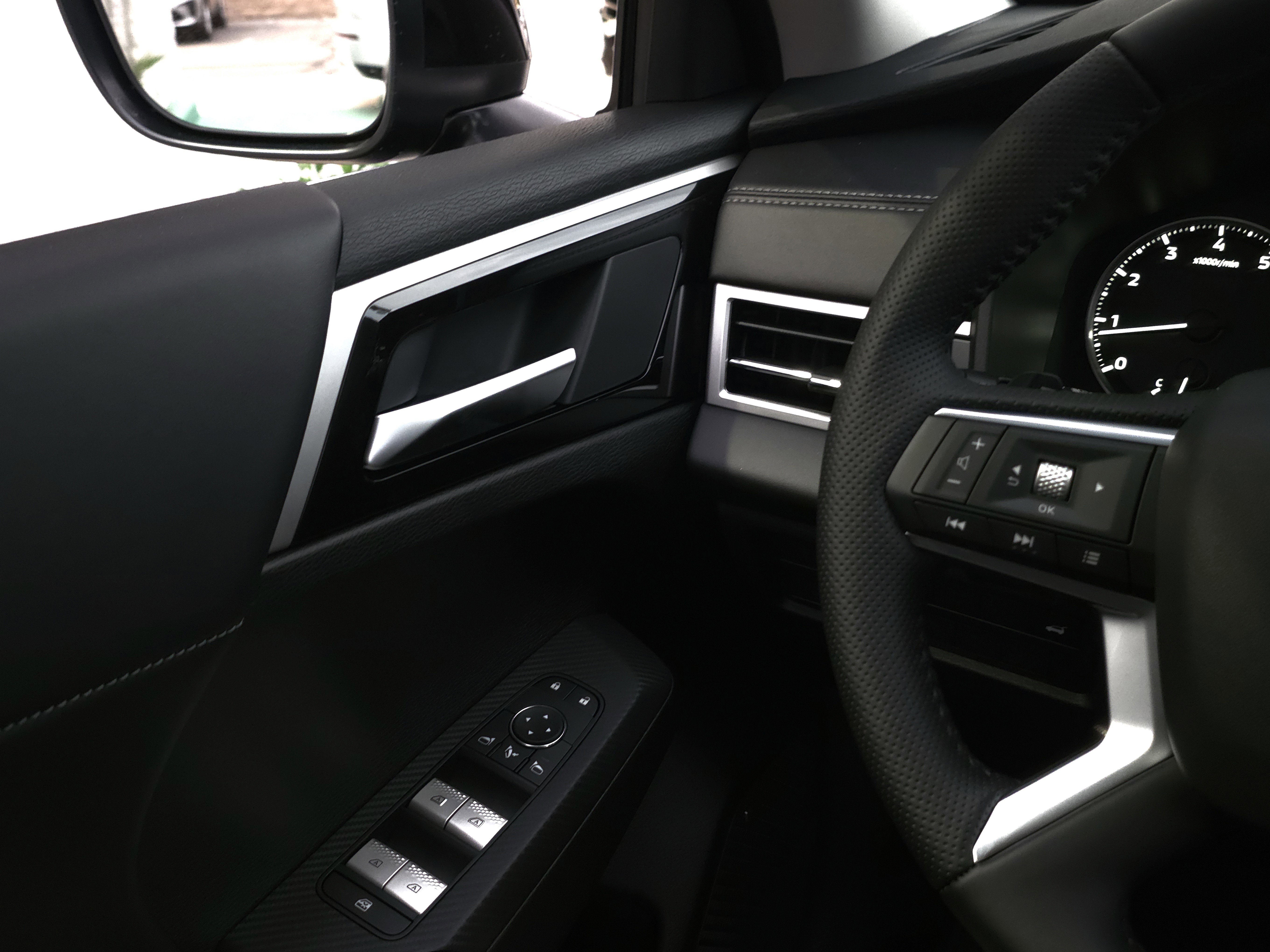 New 2025 Mitsubishi Outlander SE image 21