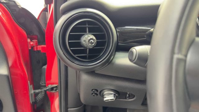 Used 2019 MINI Cooper 4-Door Hardtop w/ Signature Upholstery Package FWD image 22