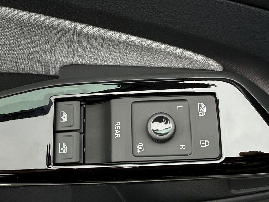 New 2025 Volkswagen ID.4 Pro image 10