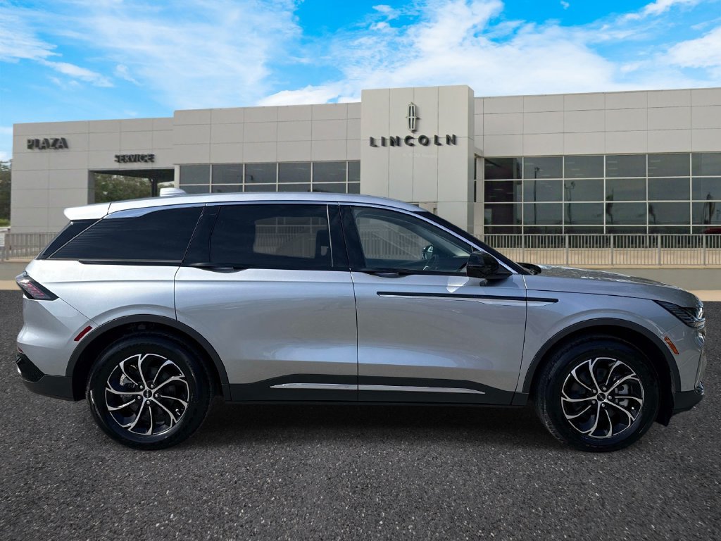 New 2026 Lincoln Nautilus Premier AWD/4WD image 2