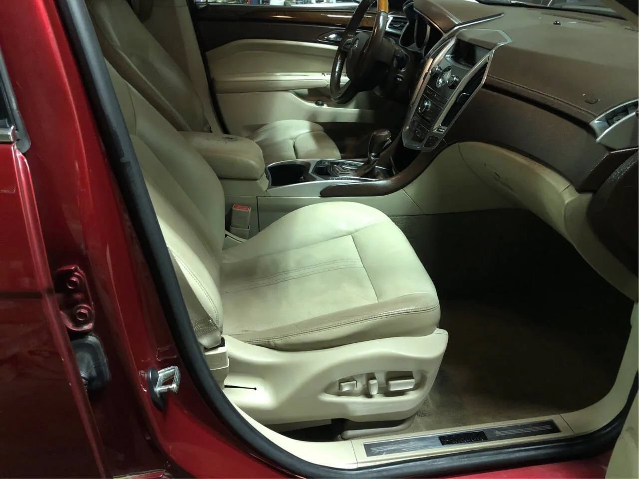 Used 2011 Cadillac SRX Luxury FWD image 10