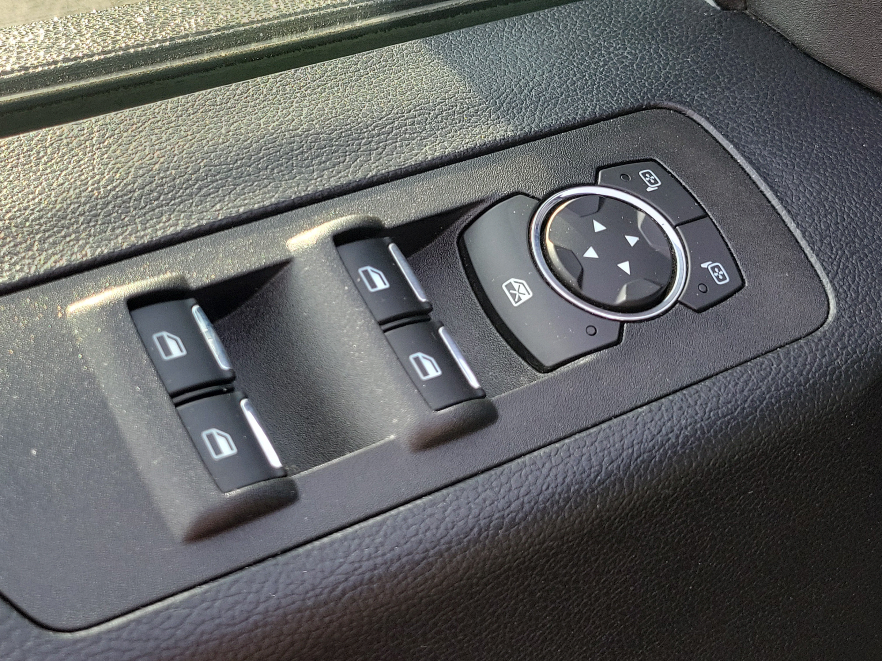 Used 2019 Ford F150 XLT w/ Equipment Group 302A Luxury AWD/4WD image 18