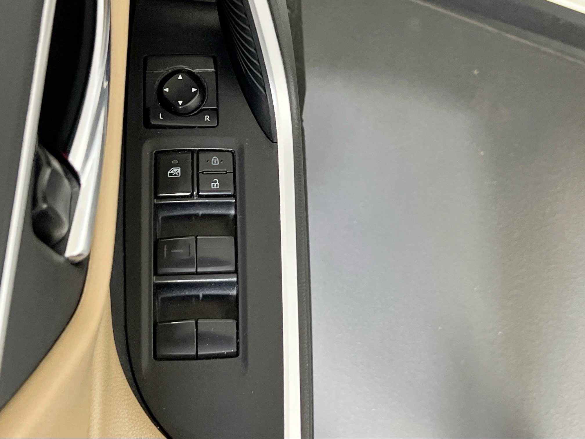 Used 2019 Toyota RAV4 XLE w/ Convenience Package AWD/4WD image 17