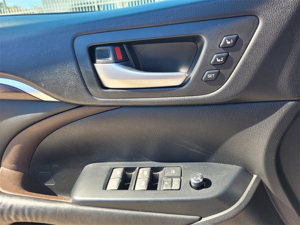 Used 2015 Toyota Highlander Limited image 23