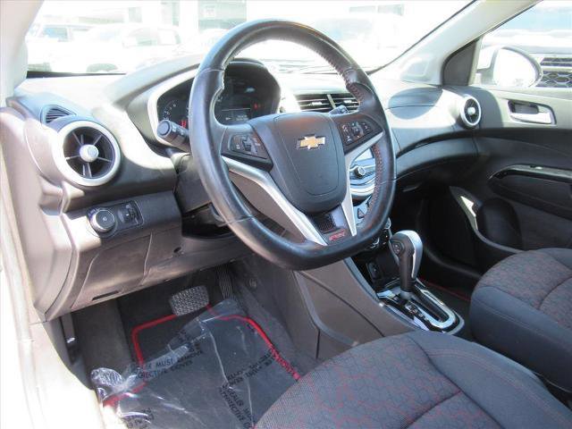 Used 2017 Chevrolet Sonic LT w/ Fun and Sun Package FWD image 17