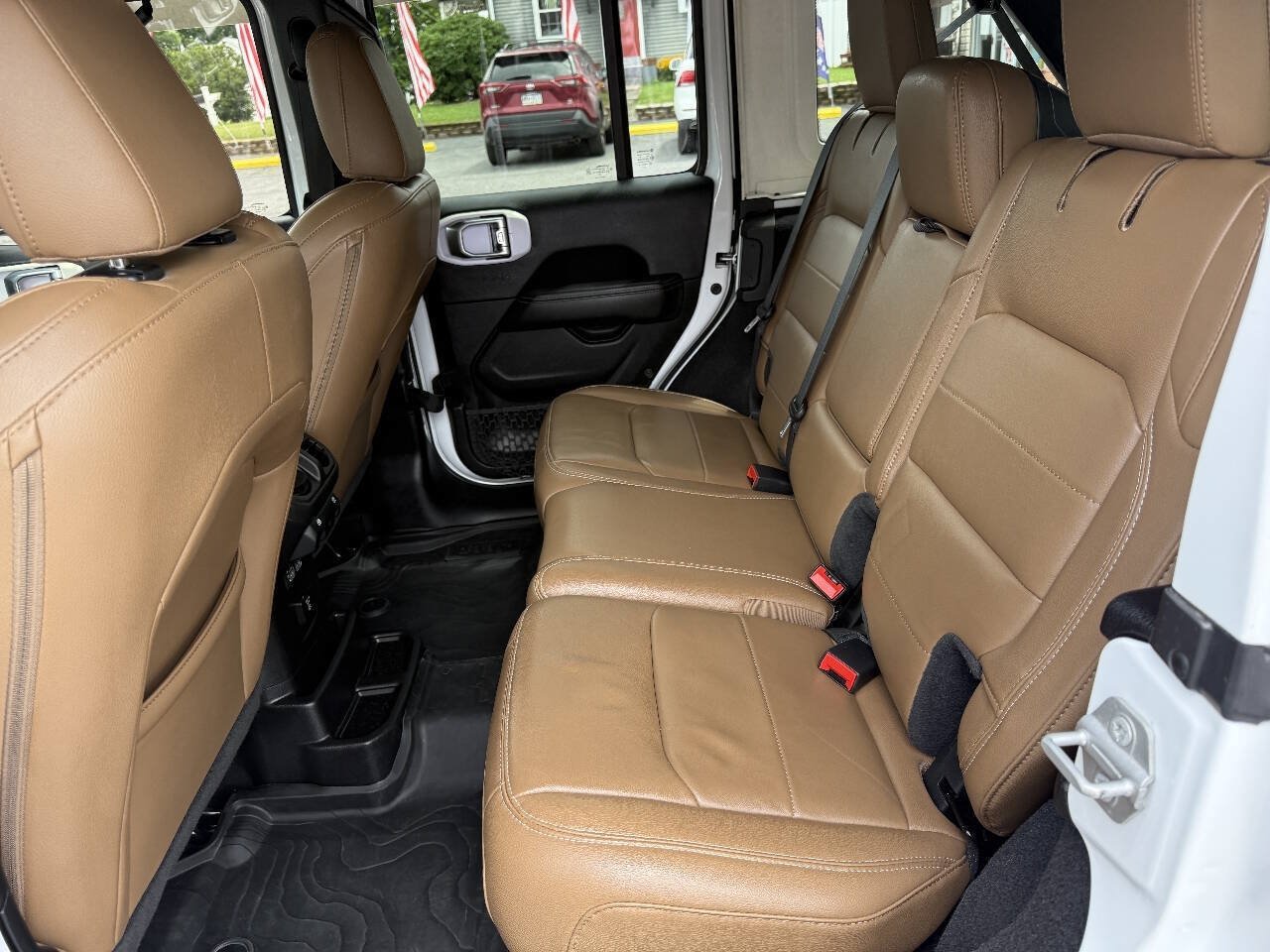 Used 2021 Jeep Wrangler Unlimited Sahara AWD/4WD image 13