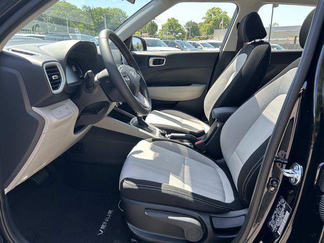New 2026 Hyundai Venue SEL FWD image 6
