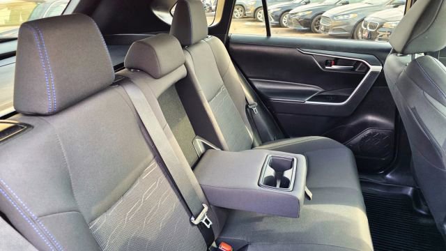 Used 2022 Toyota RAV4 SE w/ Convenience Package image 32