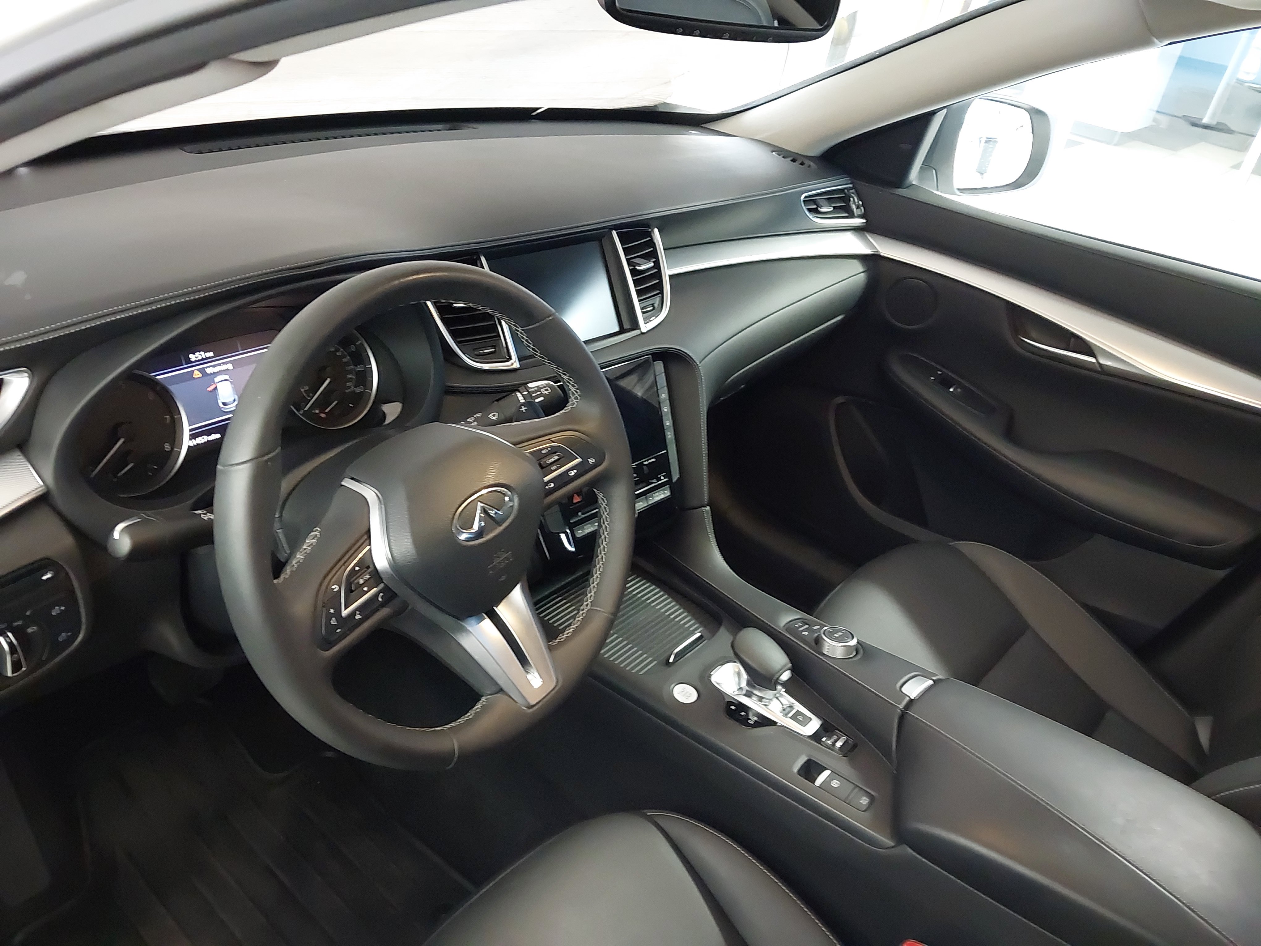 Used 2020 INFINITI QX50 Luxe AWD/4WD image 2