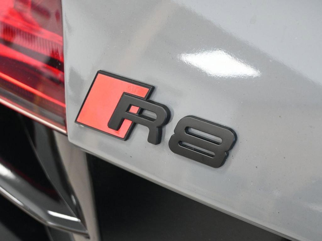 Used 2010 Audi R8 V10 image 23