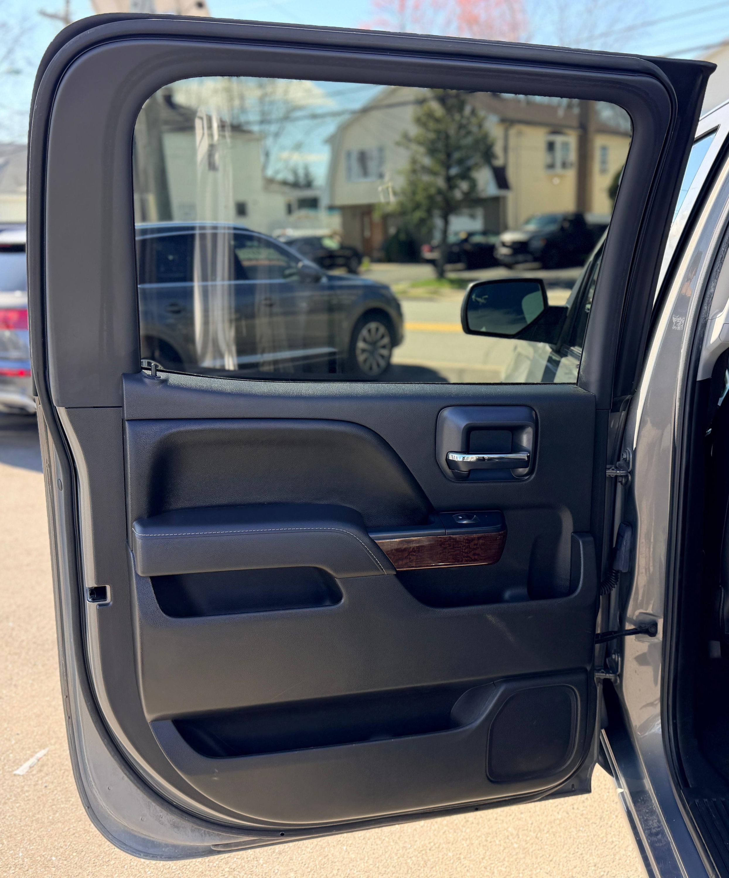 Used 2017 GMC Sierra 1500 SLE w/ SLE Value Package image 23