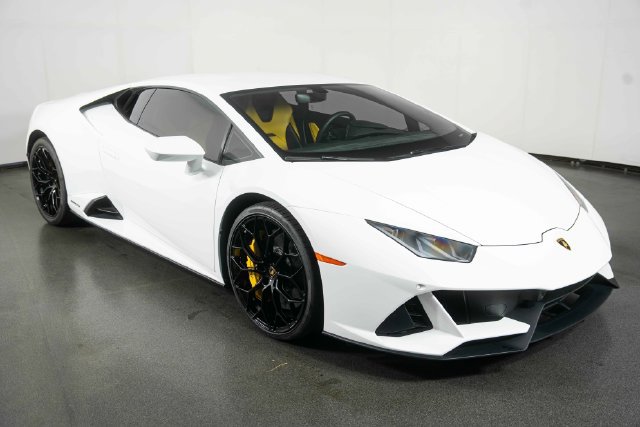 Used 2020 Lamborghini Huracan EVO RWD image 2