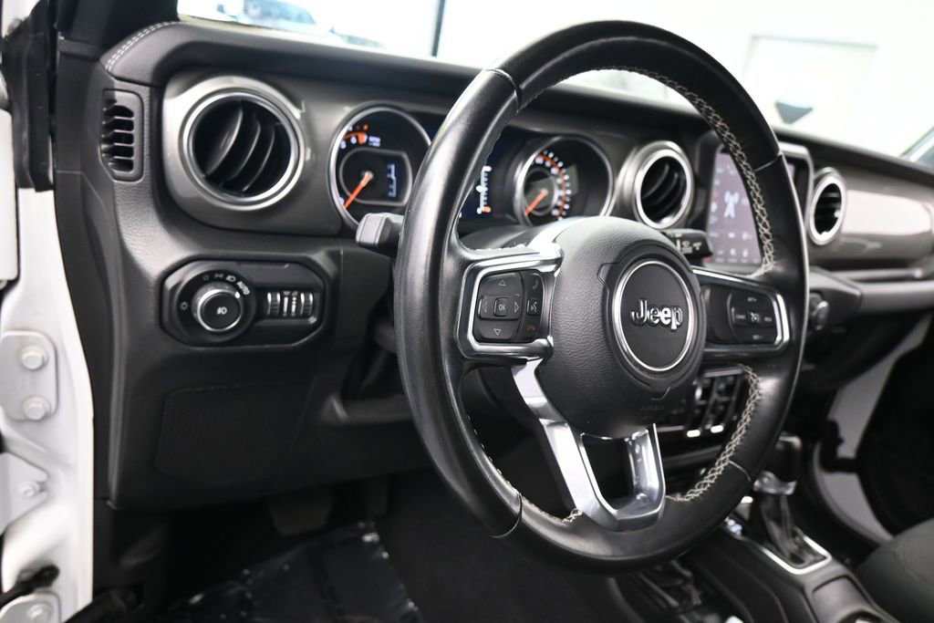 Used 2022 Jeep Wrangler Unlimited Sahara AWD/4WD image 15