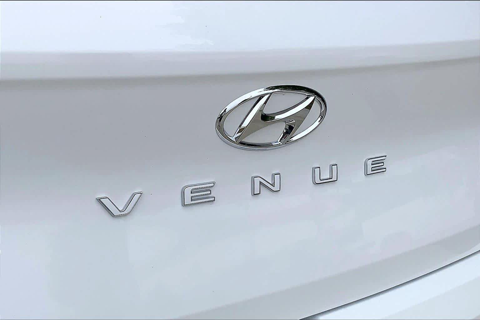 New 2026 Hyundai Venue SEL FWD image 15