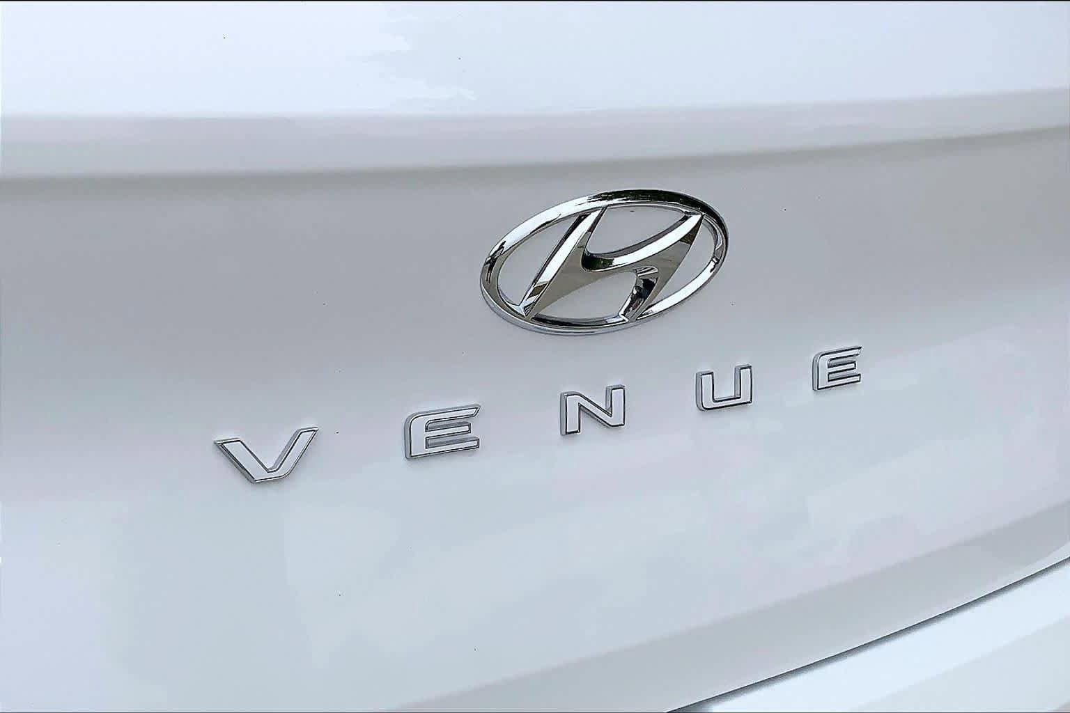 New 2026 Hyundai Venue SEL FWD image 15