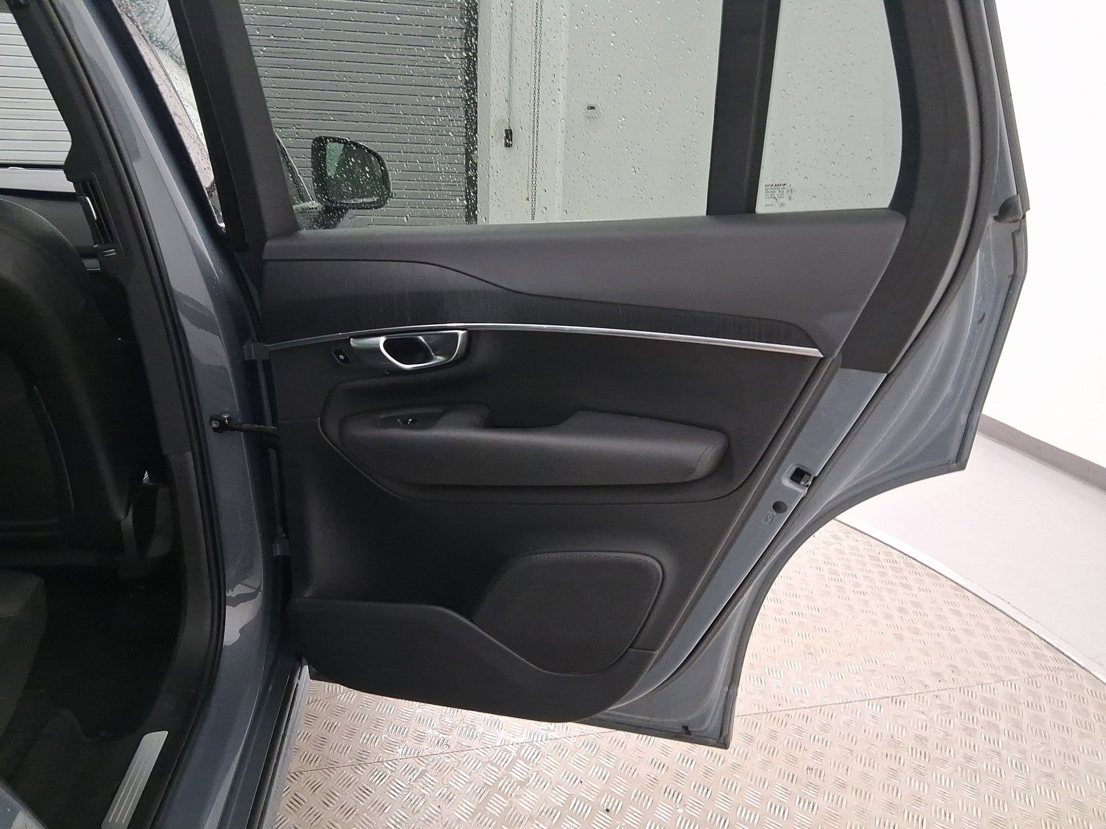 Used 2020 Volvo XC90 T6 Momentum w/ Protection Package image 29