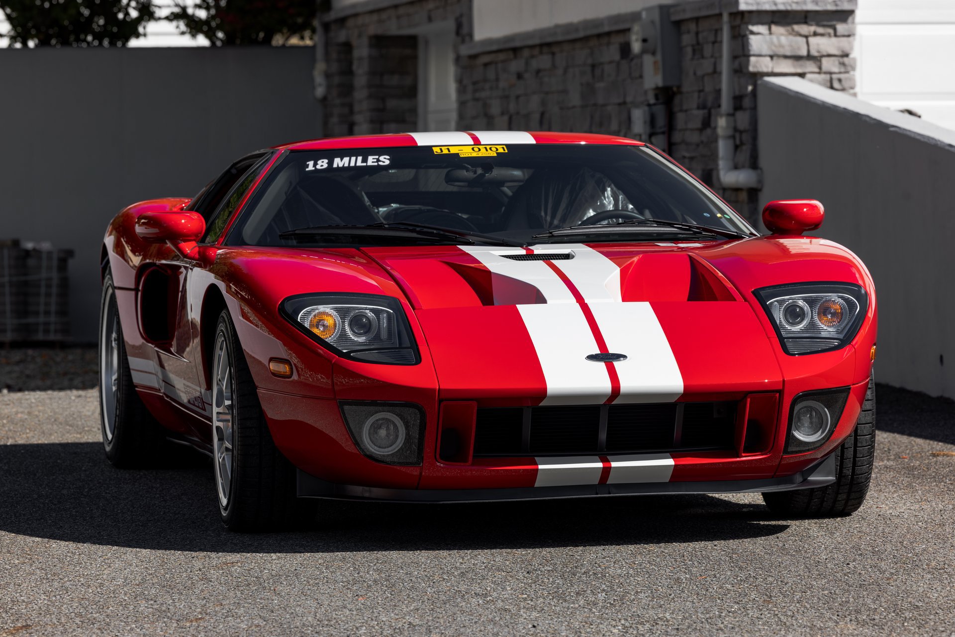 Used 2006 Ford GT RWD image 11