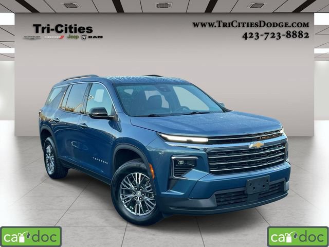 Used 2025 Chevrolet Traverse LT
