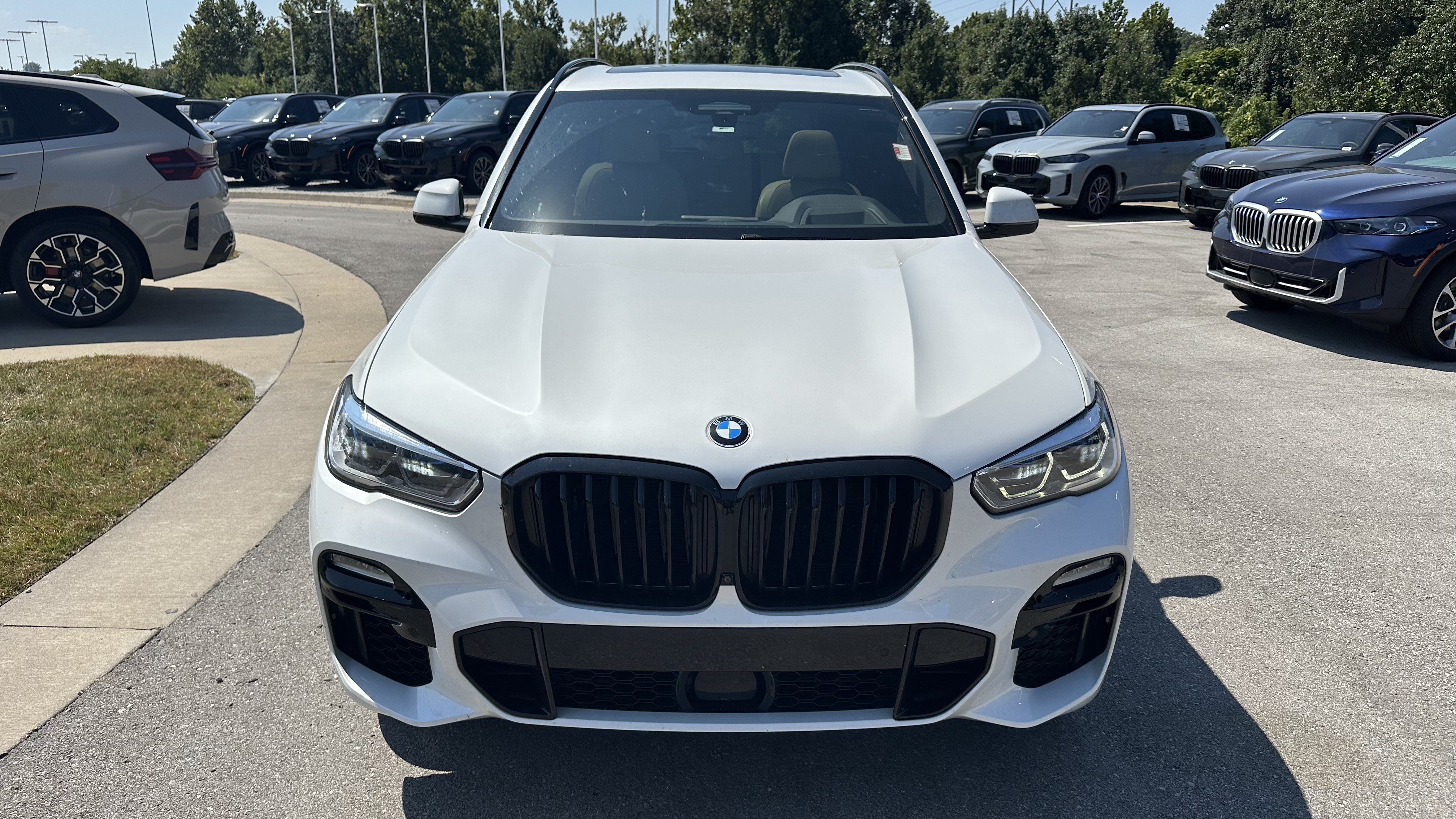 Used 2021 BMW X5 M50i w/ Executive Package AWD/4WD image 3