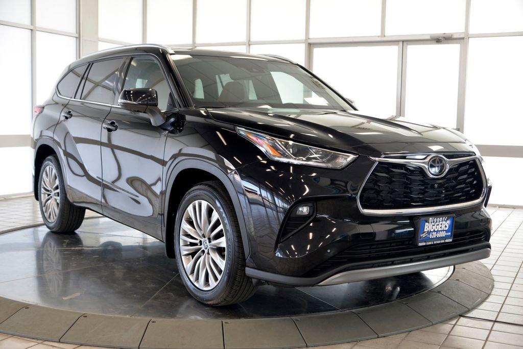 Used 2022 Toyota Highlander Platinum AWD/4WD image 2