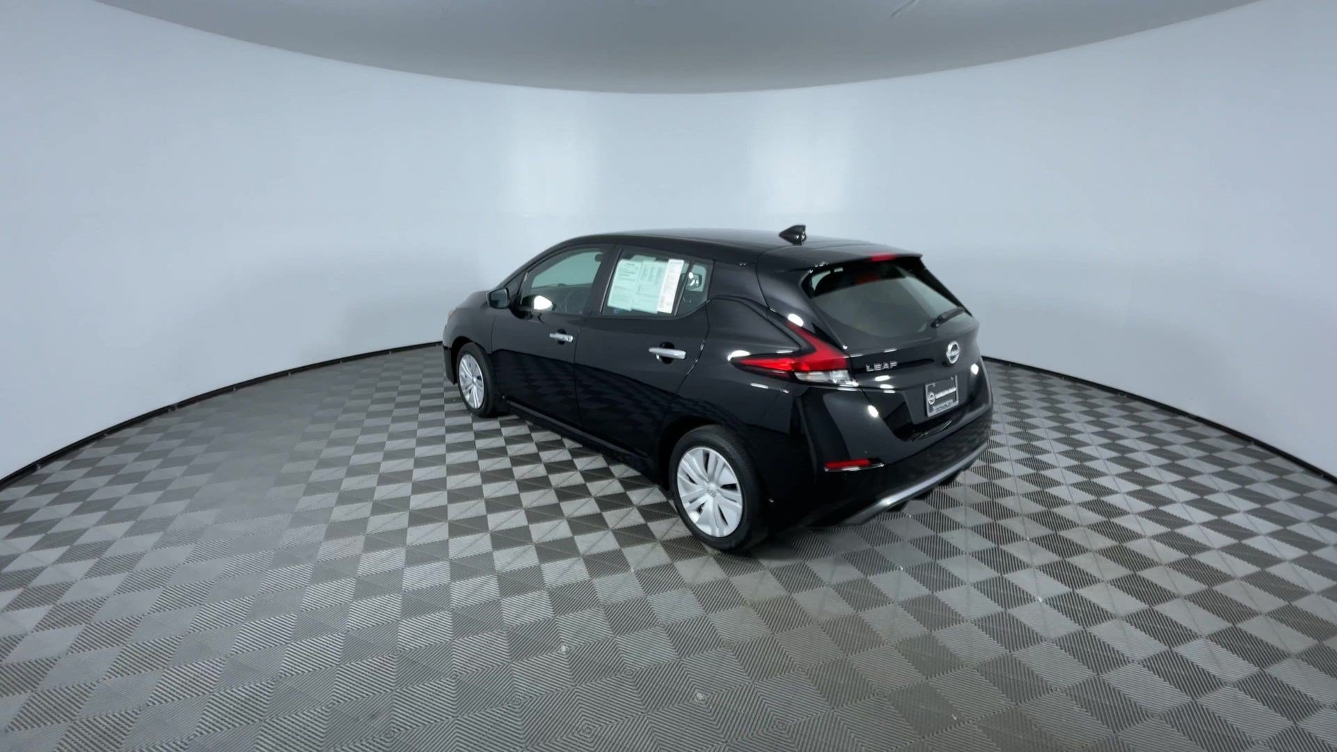 Certified 2025 Nissan Leaf S FWD image 7