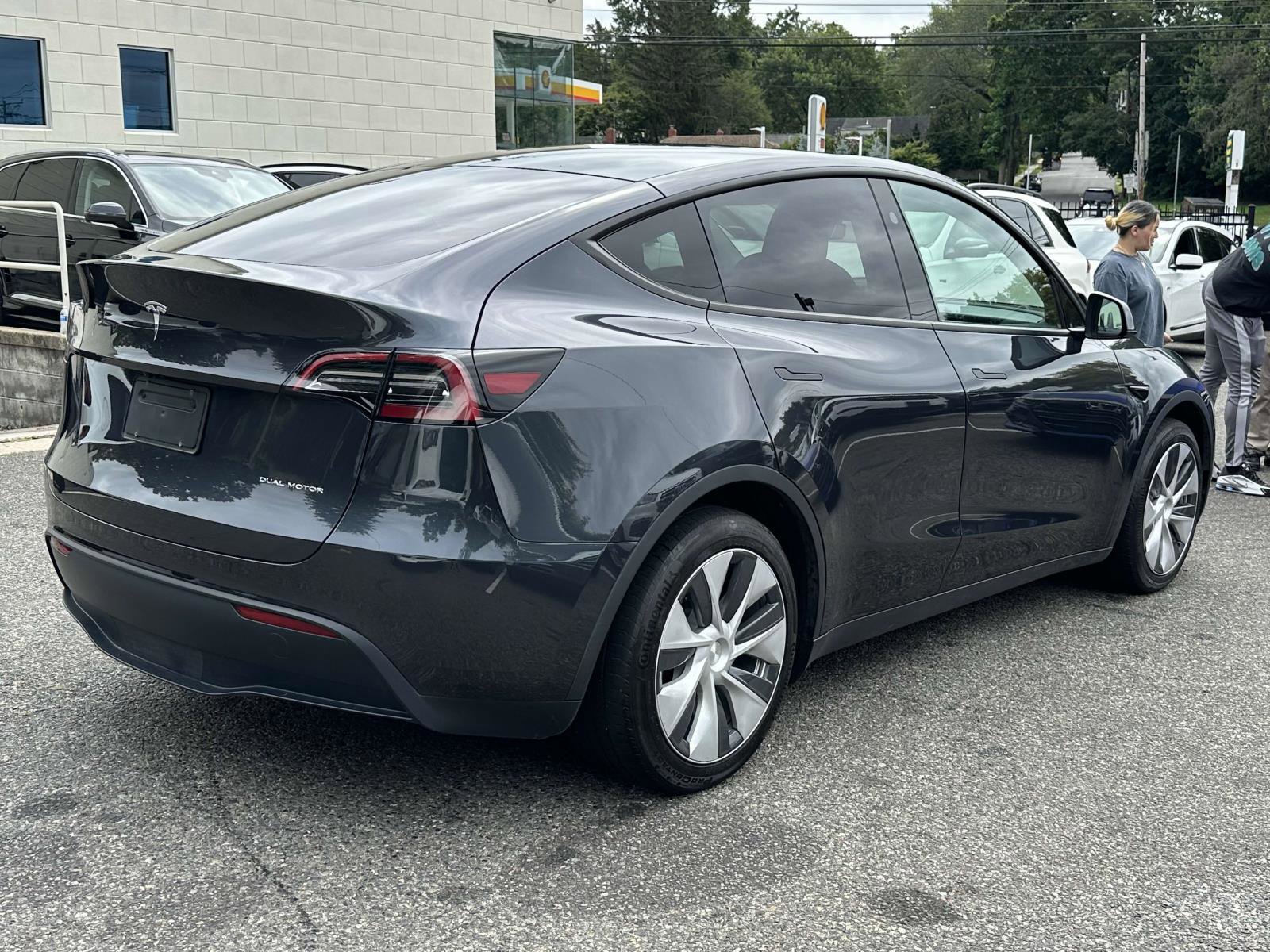 Used 2024 Tesla Model Y Long Range image 3