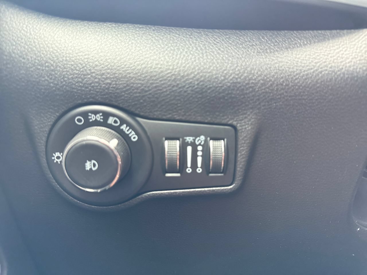 Used 2022 Jeep Compass Latitude w/ Convenience Group AWD/4WD image 29