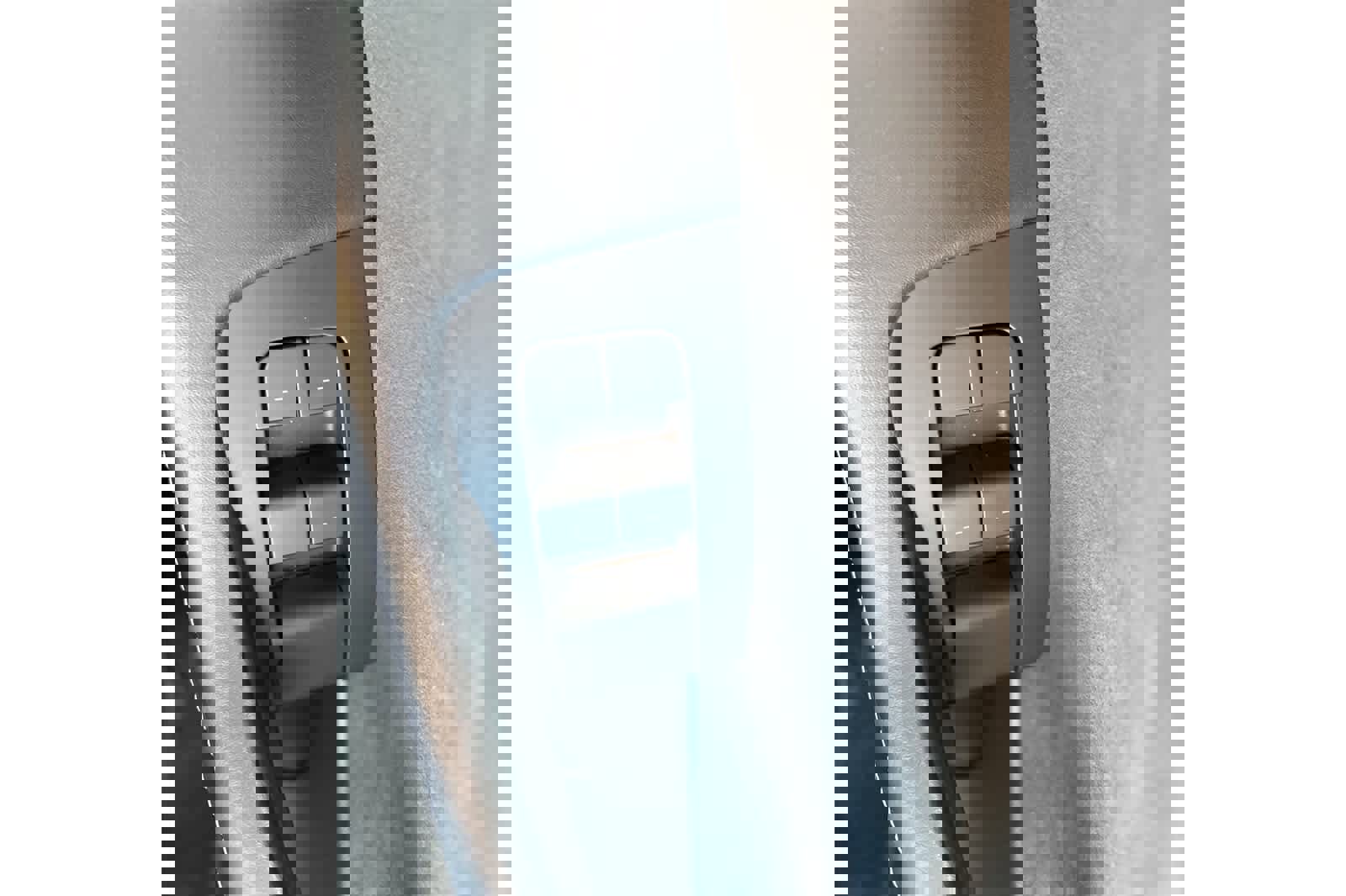 Used 2022 Tesla Model Y Long Range image 13