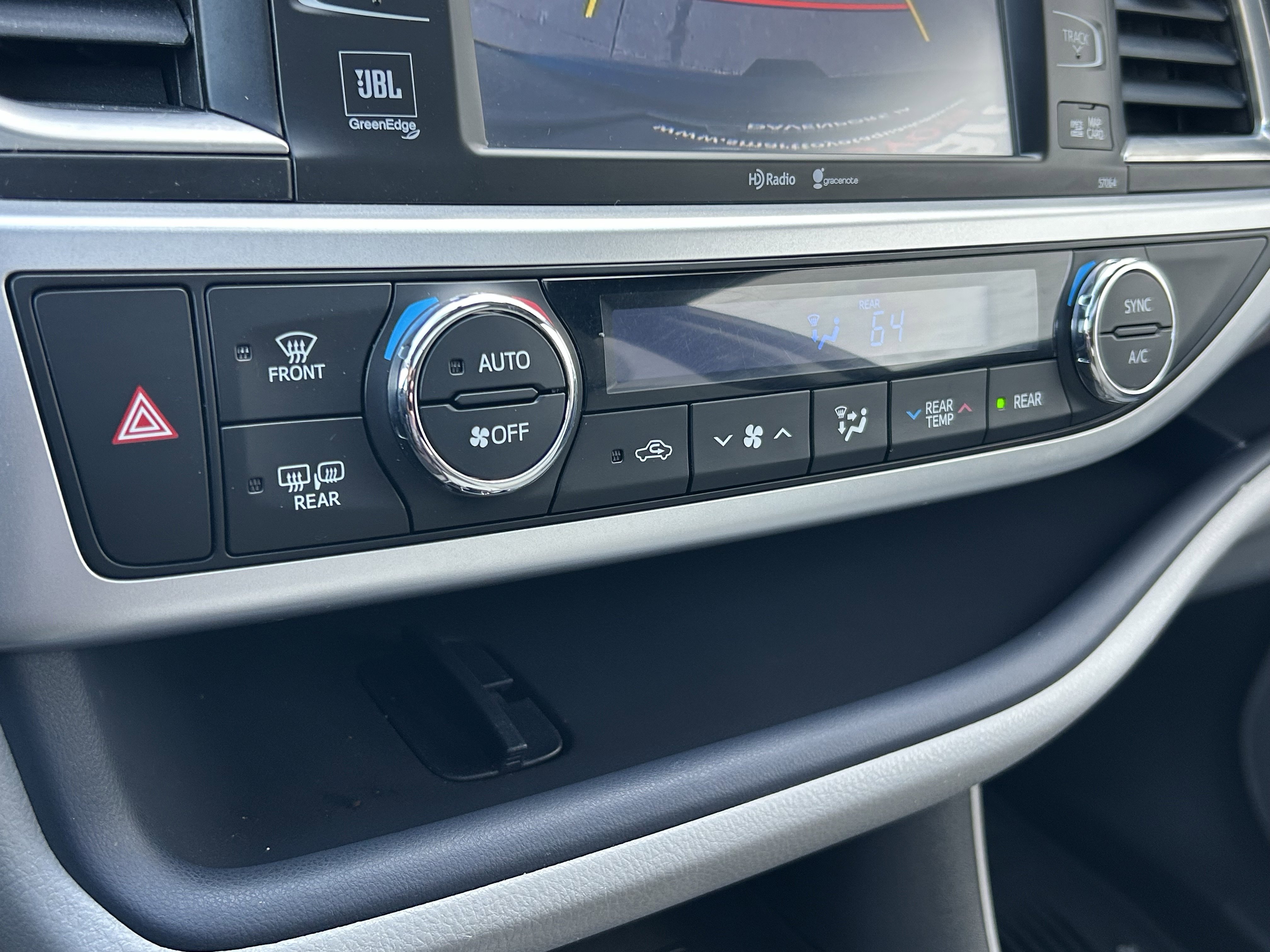 Used 2015 Toyota Highlander Limited image 29