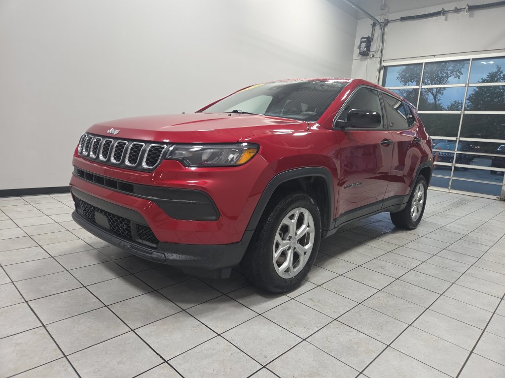 Used 2024 Jeep Compass Sport AWD/4WD image 3