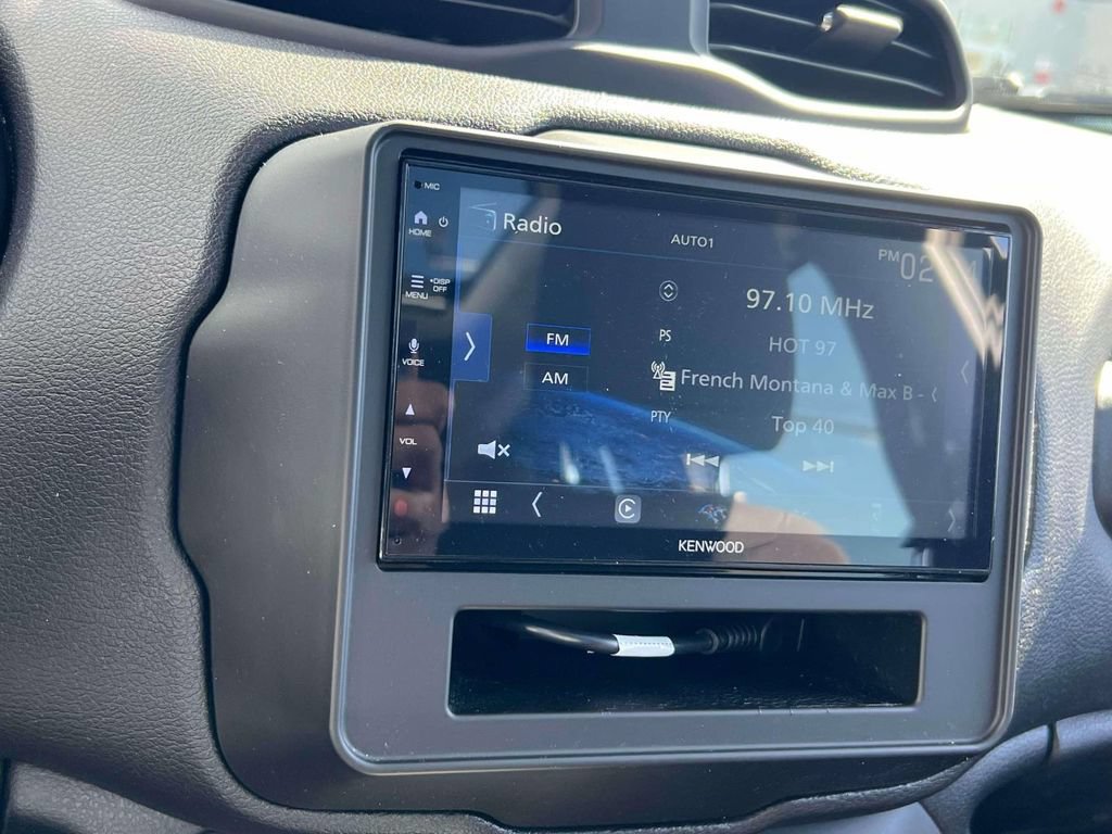 Used 2018 Jeep Renegade Latitude w/ Cold Weather Group AWD/4WD image 28