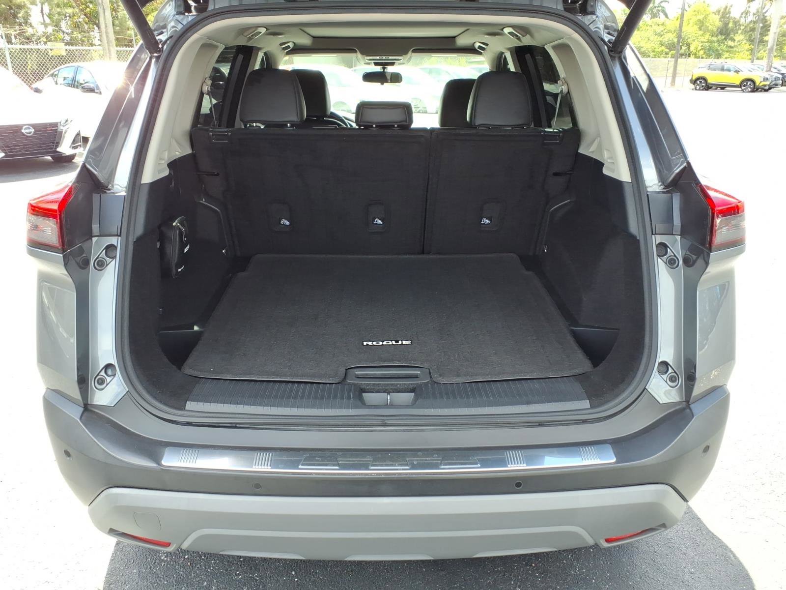 Certified 2021 Nissan Rogue SV w/ Premium Package image 17