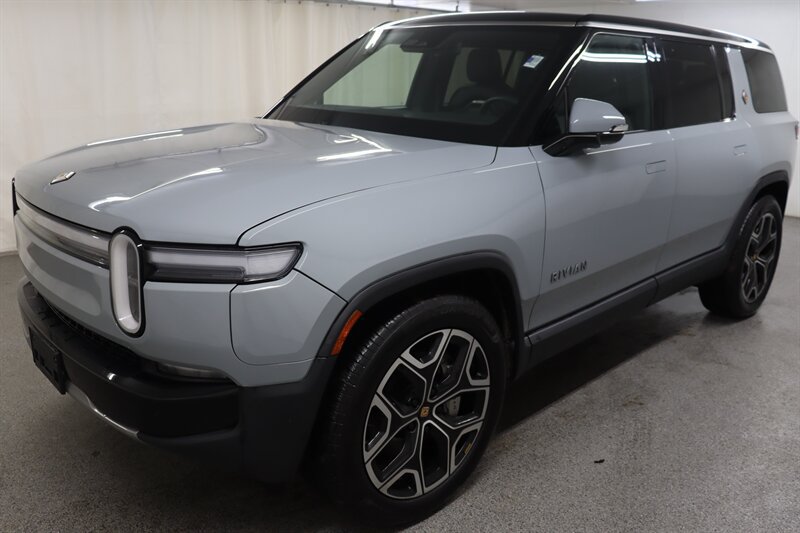Used 2025 Rivian R1S Adventure Dual AWD/4WD image 3