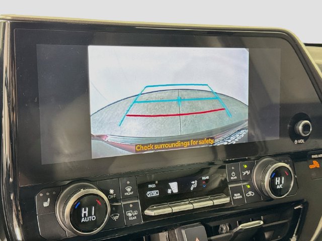 Used 2023 Toyota Highlander XLE FWD image 13