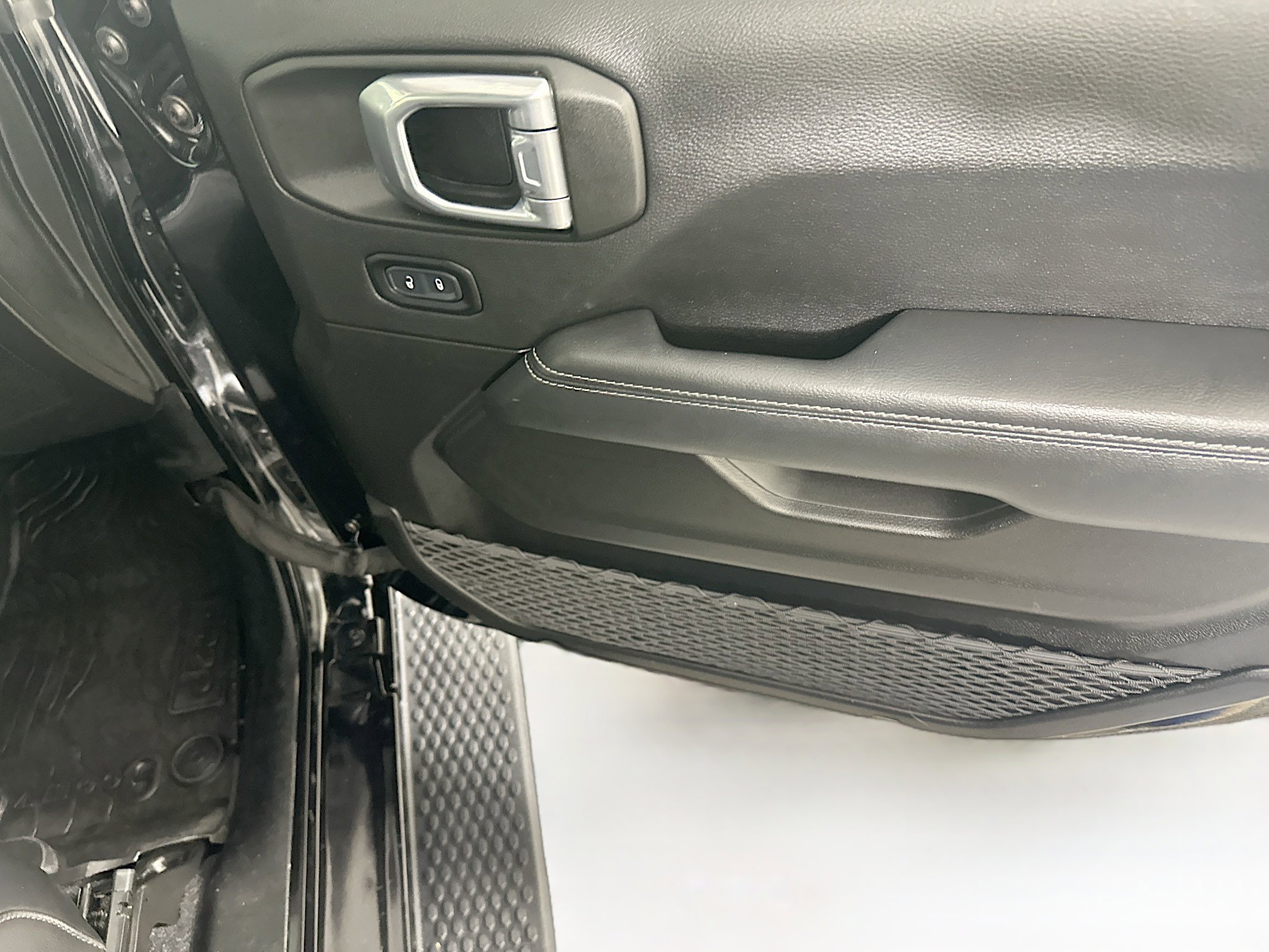 Used 2023 Jeep Wrangler Sahara image 30