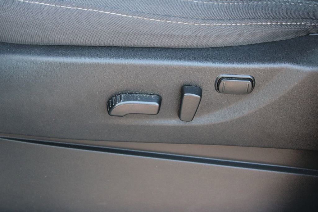 Used 2025 Nissan Frontier SV image 18