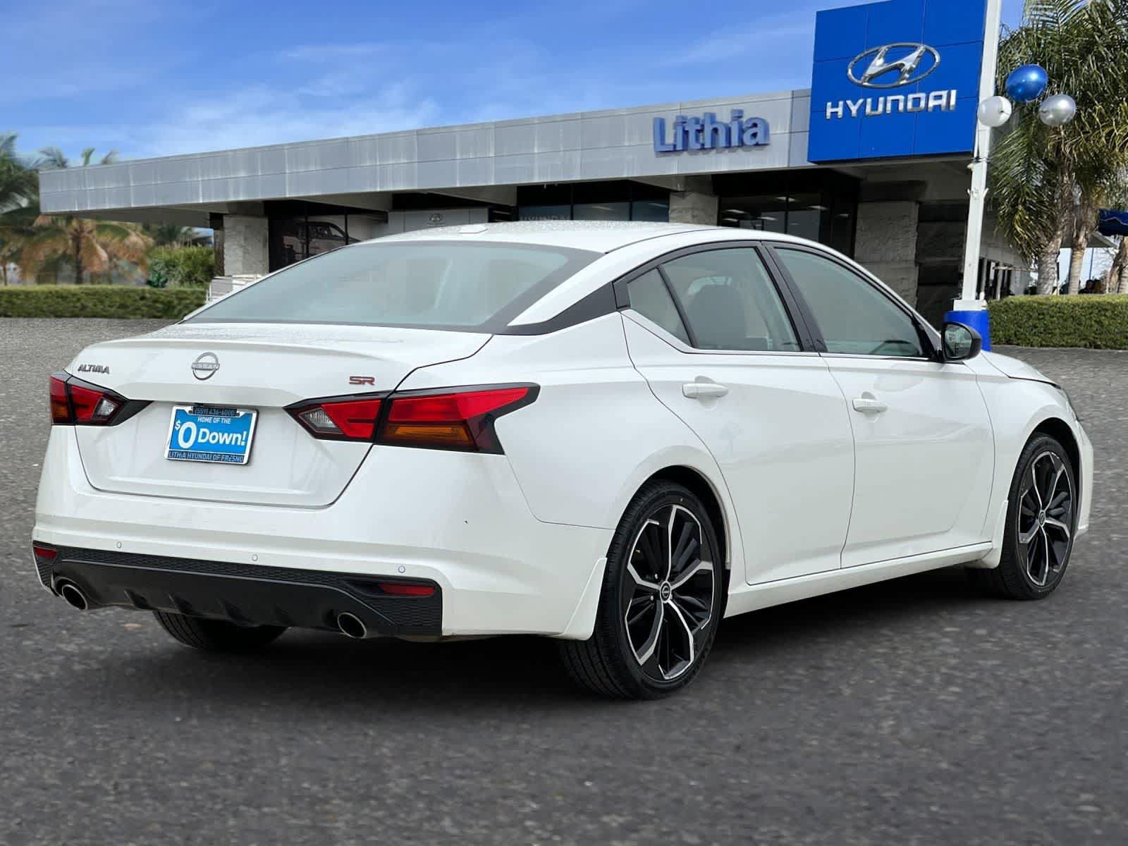 Used 2024 Nissan Altima 2.5 SR FWD image 3