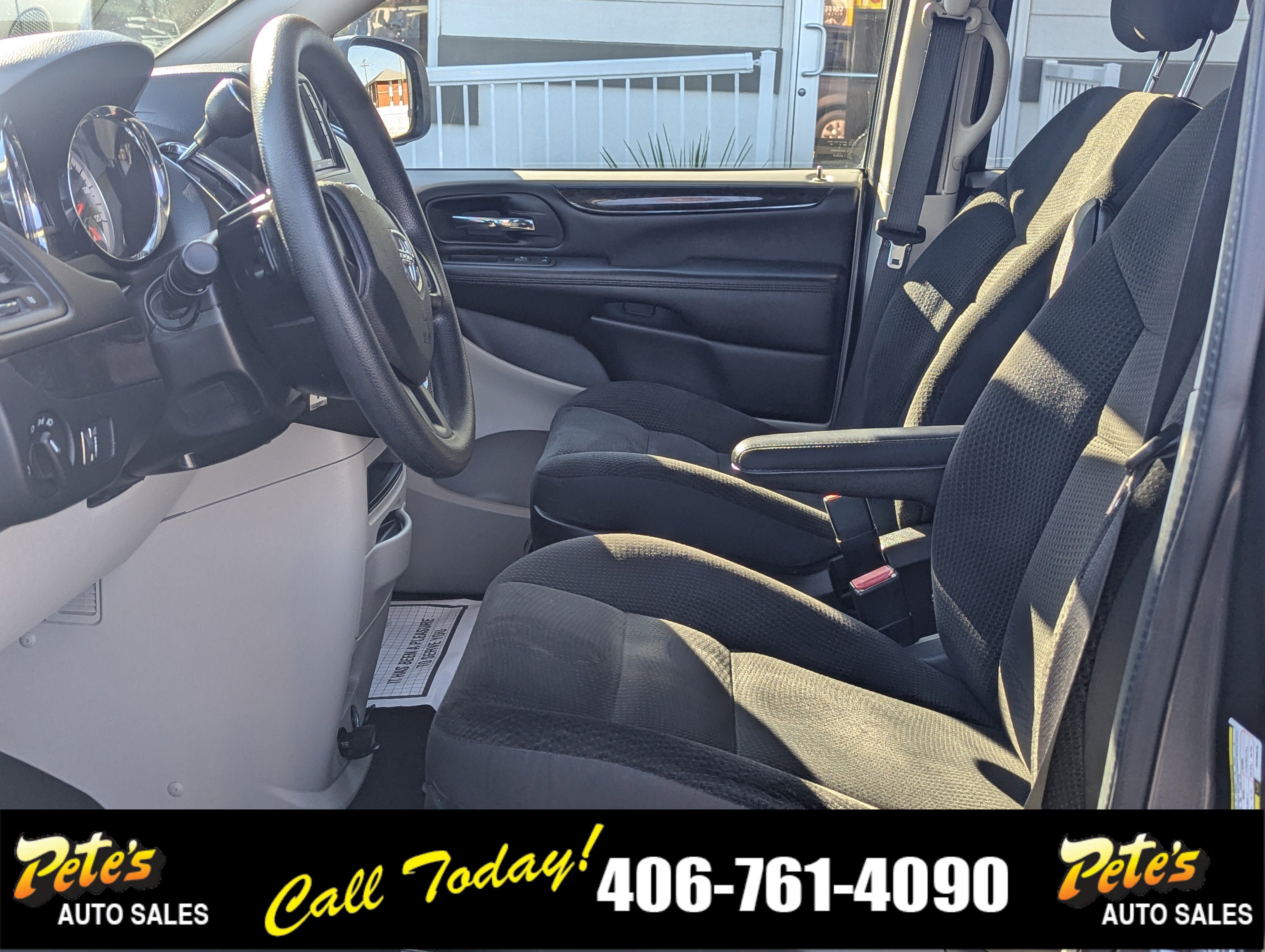 Used 2018 Dodge Grand Caravan SE w/ UConnect Hands-Free Group FWD image 18