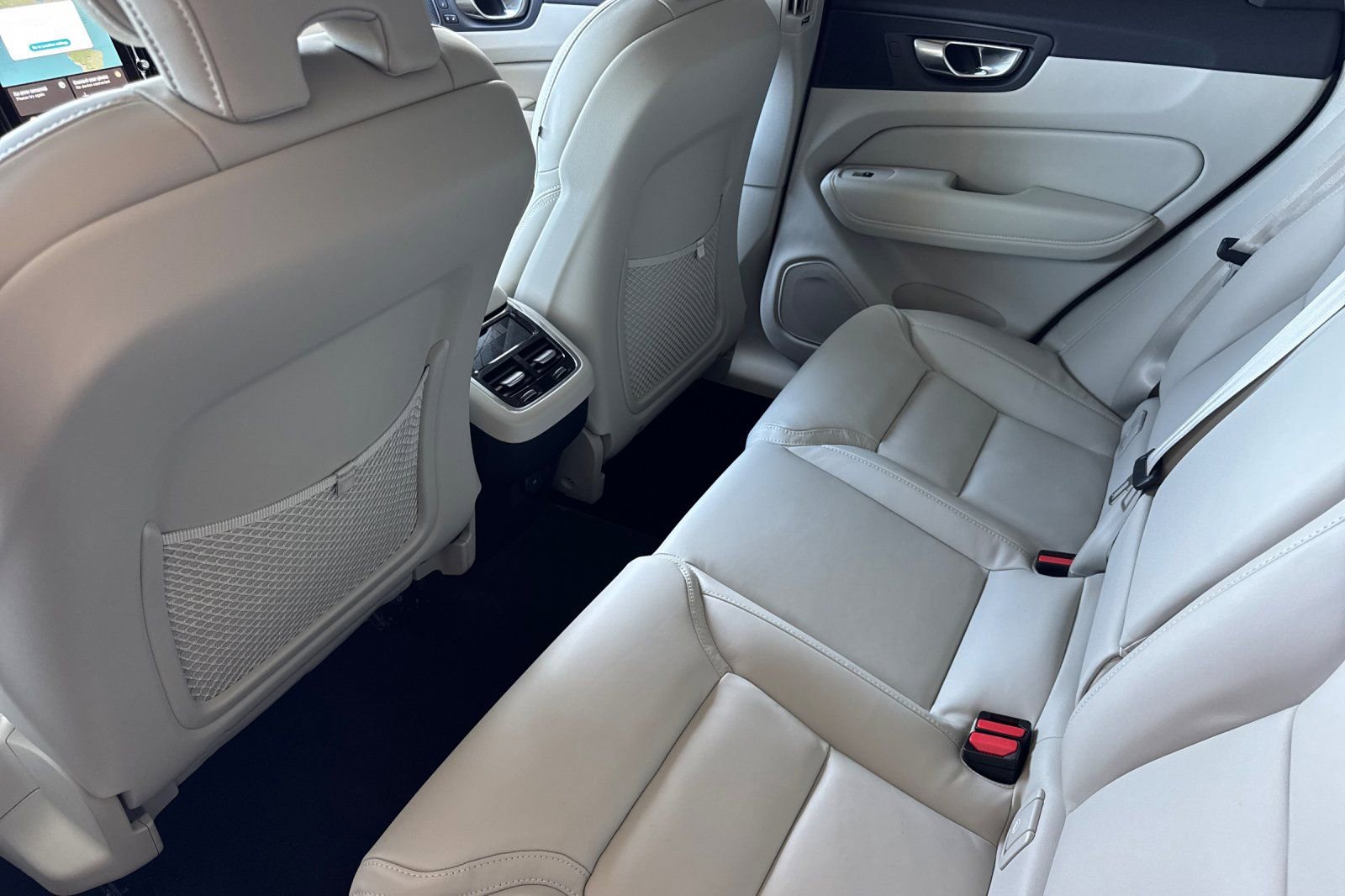 New 2026 Volvo XC60 B5 Ultra w/ Climate Package AWD/4WD image 4