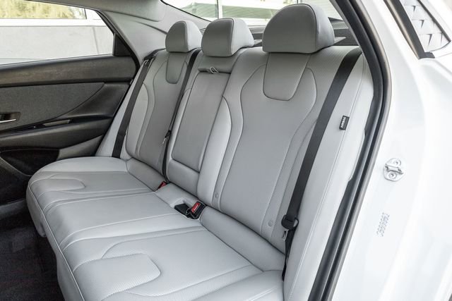 Used 2024 Hyundai Elantra Limited image 12