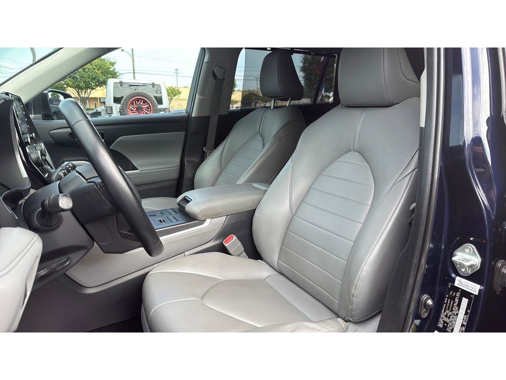 Used 2020 Toyota Highlander XLE image 14